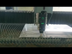 Produkcja serii molibdenowych ekranów do pieca próżniowego, cięcie laserowe w celu poprawy wydajności produkcji